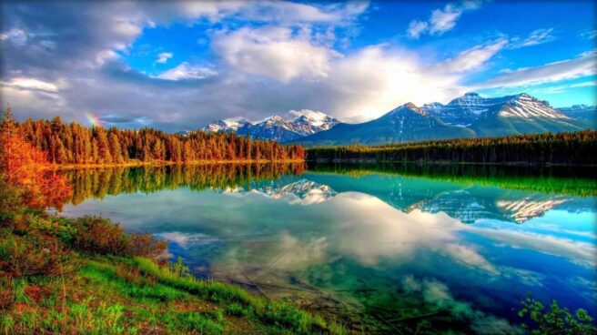 The image shows a truly stunning lake scene.
